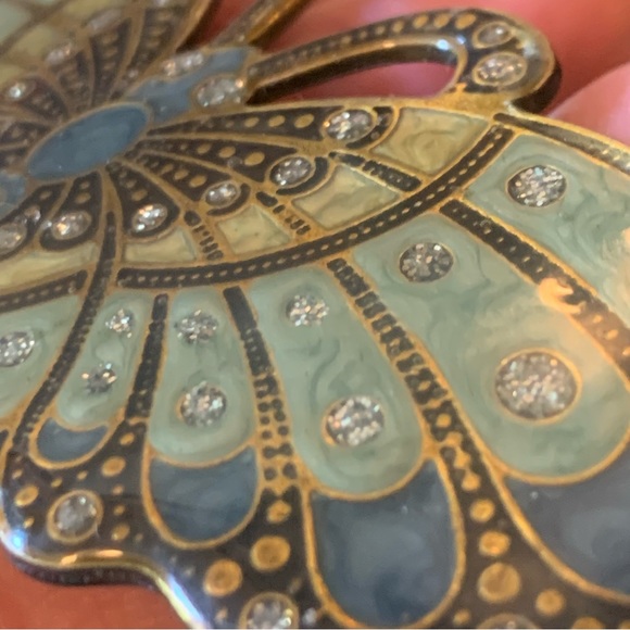 Butterfly barrette not CC eligible - Picture 2 of 8